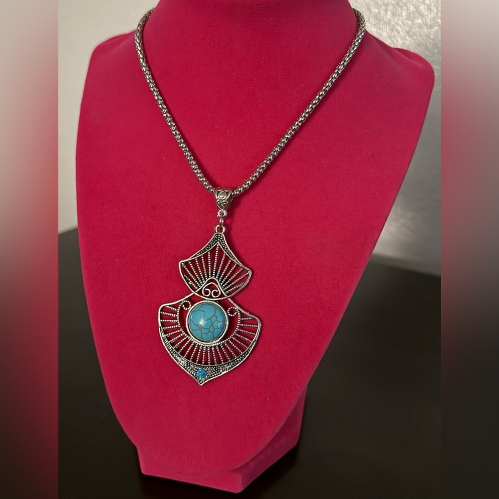 Elegant Silver tone and Faux Turquoise Pendant Necklace - Picture 3 of 3